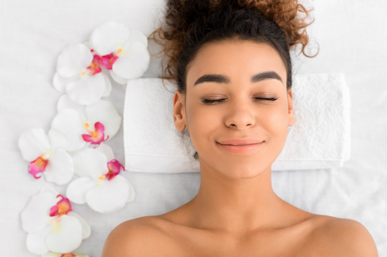 Mujer en un salón de belleza